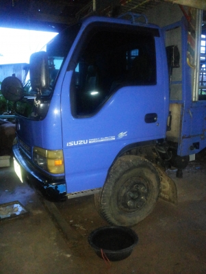 ต้องการขายหกล้อ  ISUZU