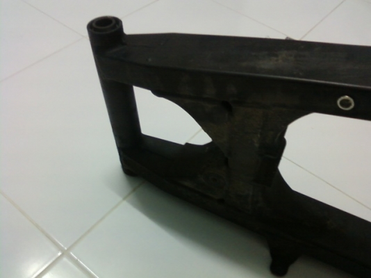 ขายสวิงอาร์ม Kawasaki ninja 300 cc ราคา1500 บาท