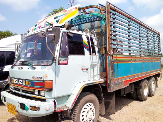 10 ล้อ 1 เพลา  *นางฟ้า*   ISUZU  Super  Rocky   FVM32MR  195 แรงม้า  *ยาว 6.20 ม.*  รถสวยเดิม_สภาพพร้อมใช้งาน * รถห้างแท้ * มีเล่มพร้อม *
