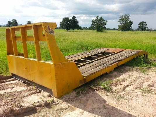 ขายหางเทรลเลอร์ขึ้นแบคโค200 เหล็กดี หางใหญ่ พร้อมใช้งาน สนใจโทร090-8588220คุณนะ ID:narong498 หรือwww.truck.in.th/498