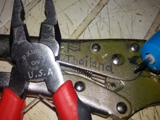 ขาย ปากกาแกะสลักไฟฟ้า ใช้ถ่าน AA*2  มี 4 แท่ง ราคา 220 บาท รวมส่งลงทะเบียน