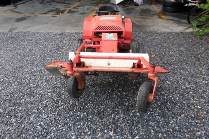 ขาย เครื่องตัดหญ้า RB131  เครื่อง OREC GH 400 9.56 KW (13.0 PH ) แบบนั่งขับ เดินหน้า 3 เกียร์ ถอยหลัง 1 เกียร์ ใบตัดยกไฮโดรลิค สตาร์ทไฟฟ้า ราคา 65,000