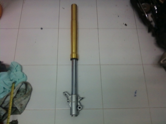 ขายโช๊ค อัพไซดาวน์ (upside down) สภาพใช้ได้มีข้างเดียว ราคา 2000 บาท ถอดออกจาก บิ๊กไบค์ ขายโช๊ค อัพไซดาวน์ (upside down) สภาพใช้ได้มีข้างเดียว ราคา 2000 บาท ถอดออกจาก บิ๊กไบค์