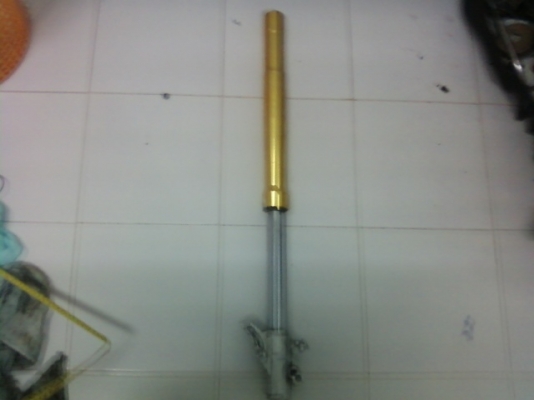 ขายโช๊ค อัพไซดาวน์ (upside down) สภาพใช้ได้มีข้างเดียว ราคา 2000 บาท ถอดออกจาก บิ๊กไบค์