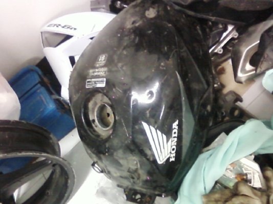 ขายถังน้ำมัน HONDA  cbr150  ล้างสต๊อก   ราคา 500 บาท สนใจติดต่อ.....0898450560