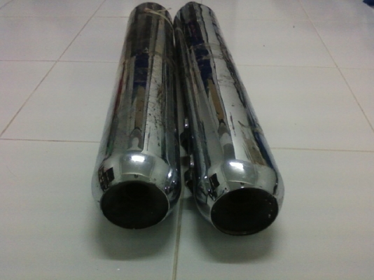 ขายท่อไอเสีย ไทรอั้ม 1คู่   catalyst twin pipe exhuast ราคา 8000 บาม
