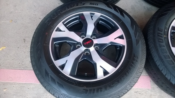 VIGO TRD 5 รู ยางป้ายแดง