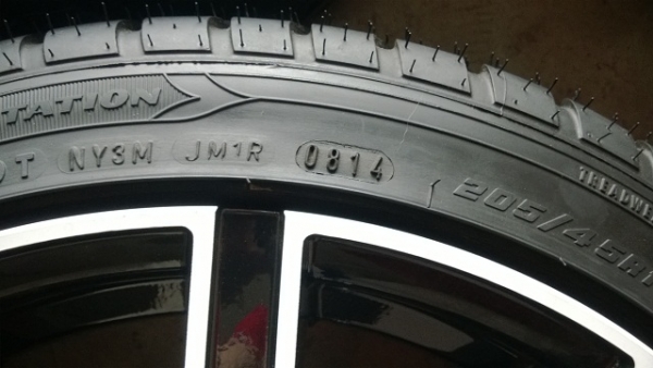 10 ก้าน สีดำขอบขาว สวยมากใหม่มากคับ