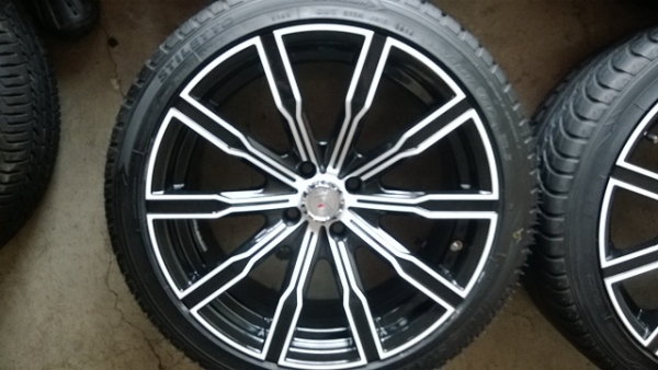 10 ก้าน สีดำขอบขาว สวยมากใหม่มากคับ