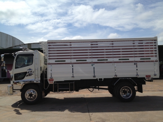 ขายครับสวยๆเลยไม่แพง HINO MEGA เครื่อง JO8C 210 แรงม้าระบบน้ำมัน สูง 1.83 ยาว 5.30 กว้าง 2.25 เมตร พร้อมของแต่ง เช็คใหม่ทำใหม่ทุกจุดพร้อมทะเบียน พร้อมรับประกัน เครื่อง, เกียร์, เฟืองท้าย สนใจแบบไหนเราสามารถสั่งประกอบใหม่ได้เลย เช็คใหม่ทุกจุด เน้นงานคุณภาพ