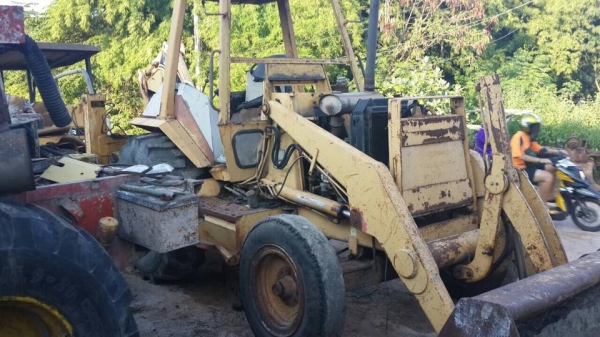 ขายรถขุดหลังตักหน้าCAT428B