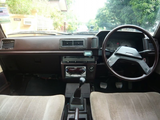 TOYOTA CORONA โฉมหน้าแหลม ติดแ LPG วิ่งได้2ระบบ