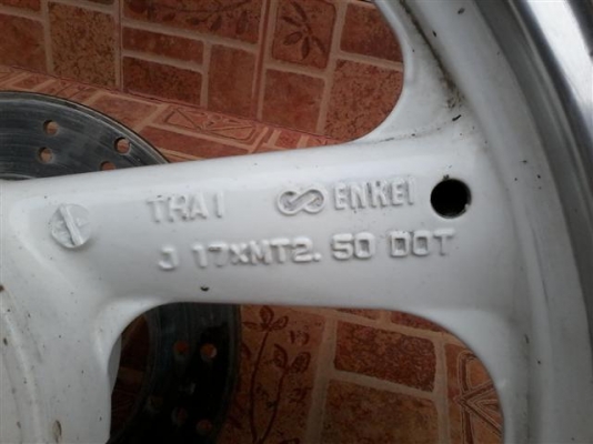 ขายล้อเม็ก Yamaha TZM150 ครบชุดล้อไม่คดไม่ดุ้งล้อหน้า 17*2.15 ล้อหลัง 17*2.50 ขาย 2500 บาท