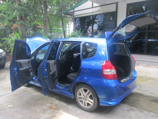 ขายด่วนมาก HONDA Jazz V-TEC 1.5 E-V A/T (AS) สีน้ำเงิน