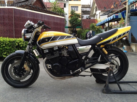 XJR 400 ปี 98 ทะเบียน กับ สพม มี2 คัน 59000 บาท รับซื้อขายแลกเปลี่ยนคับ