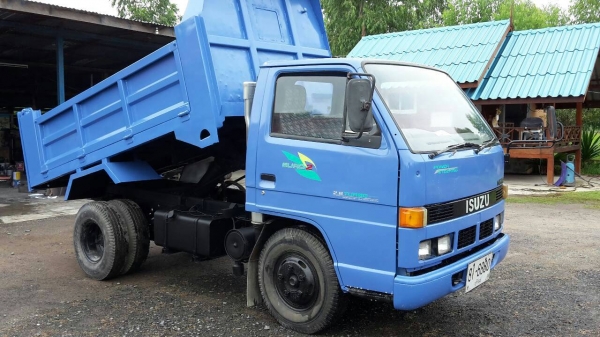 ขายดั้ม3คิว NKR100แรง เครื่องดี แคชซีสวย ยางดี ภายในสวย สภาพพร้อมใช้งาน เอกสารพร้อมโอน สนใจโทร 090-8588220คุณนะ ID:narong498 หรือwww.truck.in.th/498