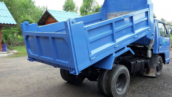 ขายดั้ม3คิว NKR100แรง เครื่องดี แคชซีสวย ยางดี ภายในสวย สภาพพร้อมใช้งาน เอกสารพร้อมโอน สนใจโทร 090-8588220คุณนะ ID:narong498 หรือwww.truck.in.th/498