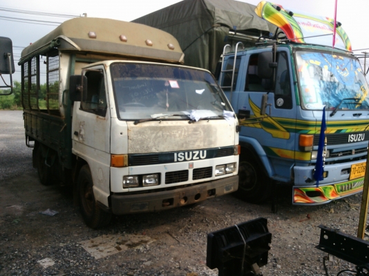 ต้องการขาย 4 ล้อ อีซูซุ 88 แท้ห้างปี37 เกียร์สั้นสภาพพร้อมใช้ เครื่องฟิตดีไม่มีเยิ้ม สภาพสวย