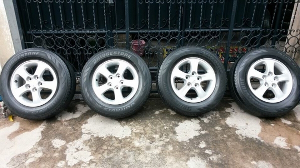 แม็กไทรทันไม่มีรอยพร้อมยาง