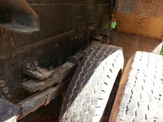 รถอีซูซุ 6 ล้อดั้ม  210 แรงม้า. ปี 54  ( รถวิ่ง 1xx,xxx กม. )  สนใจติดต่อ 081 - 6079515