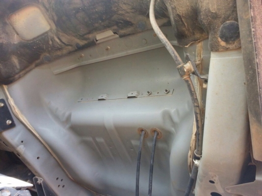 รถอีซูซุ 6 ล้อดั้ม  210 แรงม้า. ปี 54  ( รถวิ่ง 1xx,xxx กม. )  สนใจติดต่อ 081 - 6079515