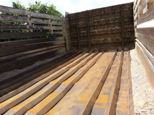 รถอีซูซุ 6 ล้อดั้ม  210 แรงม้า. ปี 54  ( รถวิ่ง 1xx,xxx กม. )  สนใจติดต่อ 081 - 6079515