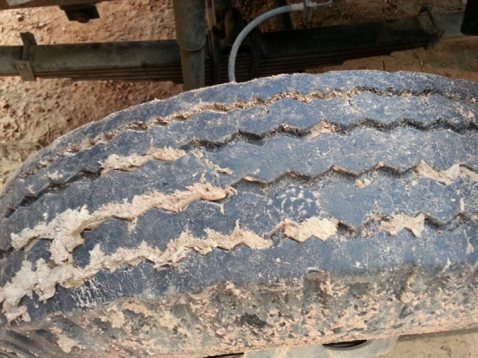 รถอีซูซุ 6 ล้อดั้ม  210 แรงม้า. ปี 54  ( รถวิ่ง 1xx,xxx กม. )  สนใจติดต่อ 081 - 6079515