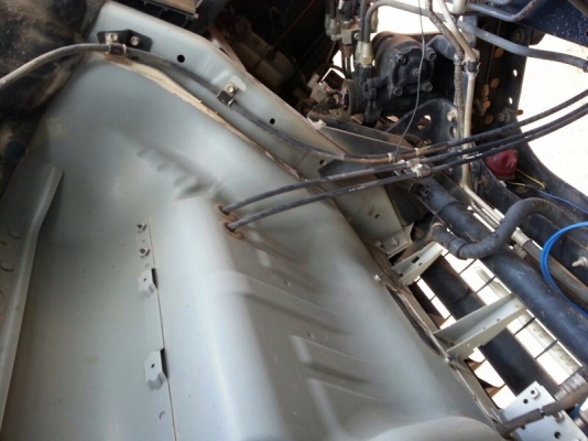 รถอีซูซุ 6 ล้อดั้ม  210 แรงม้า. ปี 54  ( รถวิ่ง 1xx,xxx กม. )  สนใจติดต่อ 081 - 6079515