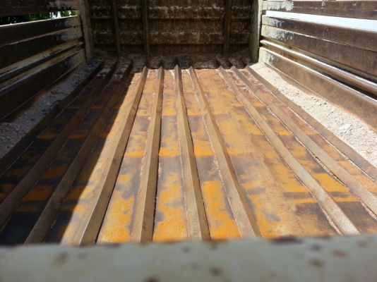 รถอีซูซุ 6 ล้อดั้ม  210 แรงม้า. ปี 54  ( รถวิ่ง 1xx,xxx กม. )  สนใจติดต่อ 081 - 6079515