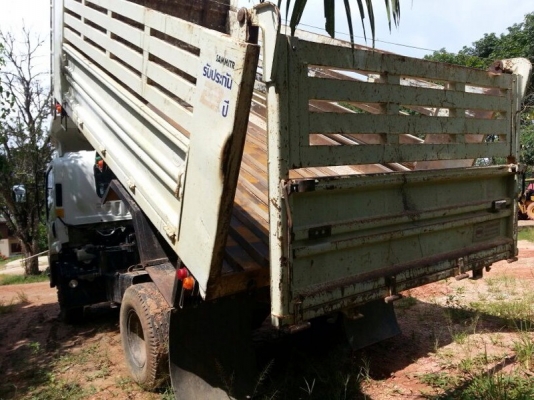 รถอีซูซุ 6 ล้อดั้ม  210 แรงม้า. ปี 54  ( รถวิ่ง 1xx,xxx กม. )  สนใจติดต่อ 081 - 6079515