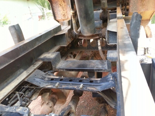 รถอีซูซุ 6 ล้อดั้ม  210 แรงม้า. ปี 54  ( รถวิ่ง 1xx,xxx กม. )  สนใจติดต่อ 081 - 6079515