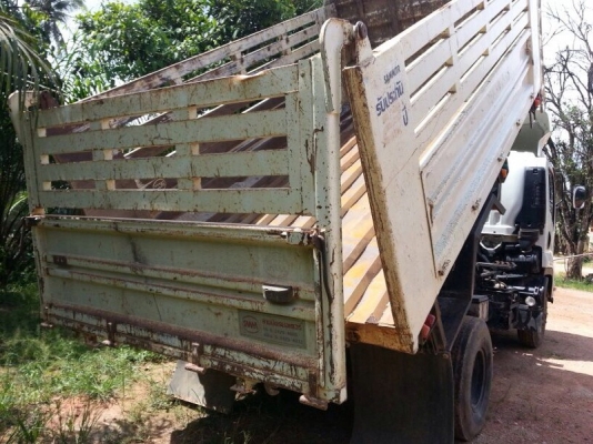 รถอีซูซุ 6 ล้อดั้ม  210 แรงม้า. ปี 54  ( รถวิ่ง 1xx,xxx กม. )  สนใจติดต่อ 081 - 6079515