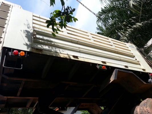 รถอีซูซุ 6 ล้อดั้ม  210 แรงม้า. ปี 54  ( รถวิ่ง 1xx,xxx กม. )  สนใจติดต่อ 081 - 6079515