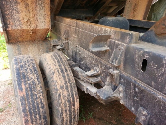 รถอีซูซุ 6 ล้อดั้ม  210 แรงม้า. ปี 54  ( รถวิ่ง 1xx,xxx กม. )  สนใจติดต่อ 081 - 6079515