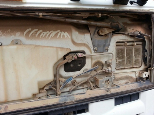 รถอีซูซุ 6 ล้อดั้ม  210 แรงม้า. ปี 54  ( รถวิ่ง 1xx,xxx กม. )  สนใจติดต่อ 081 - 6079515