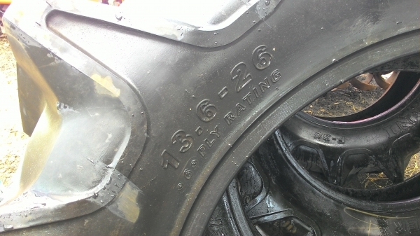 ชุดสุดคุ้มมาอีกแล้ว ยางหลังใหม่ขอบ 13.6-26  สำหรับ L45-47 ยกคู่ราคาเบาๆครับผม