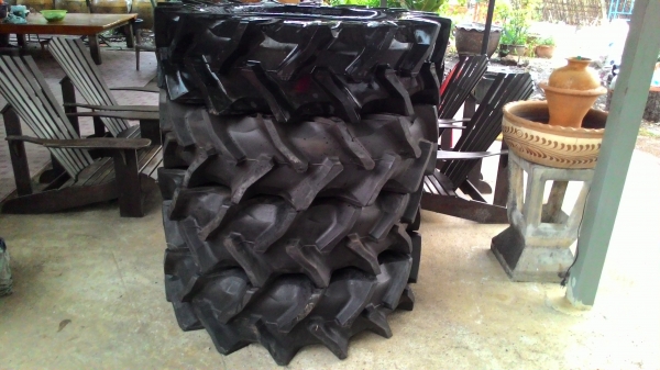 ชุดสุดคุ้มมาอีกแล้ว ยางหลังใหม่ขอบ 13.6-26  สำหรับ L45-47 ยกคู่ราคาเบาๆครับผม