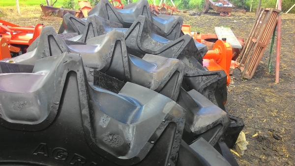 ชุดสุดคุ้มมาอีกแล้ว ยางหลังใหม่ขอบ 13.6-26  สำหรับ L45-47 ยกคู่ราคาเบาๆครับผม