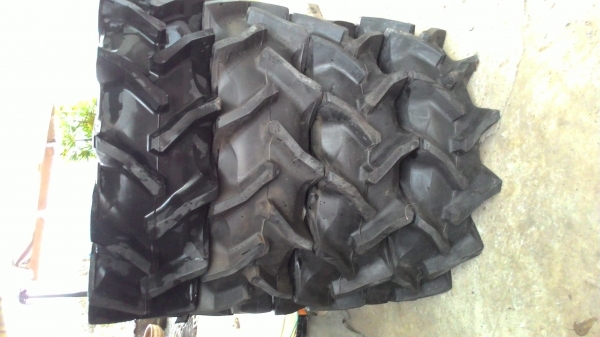 ชุดสุดคุ้มมาอีกแล้ว ยางหลังใหม่ขอบ 13.6-26  สำหรับ L45-47 ยกคู่ราคาเบาๆครับผม
