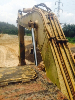 ขายรถแบคโฮ KOMATSU PC 200-2 พร้อมใช้งาน สนใจโทร 081-970-1072