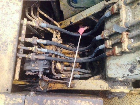 ขายรถแบคโฮ KOMATSU PC 200-2 พร้อมใช้งาน สนใจโทร 081-970-1072
