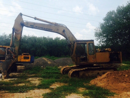 ขายรถแบคโฮ KOMATSU PC 200-2 พร้อมใช้งาน สนใจโทร 081-970-1072 ขายรถแบคโฮ KOMATSU PC 200-2 พร้อมใช้งาน สนใจโทร 081-970-1072
