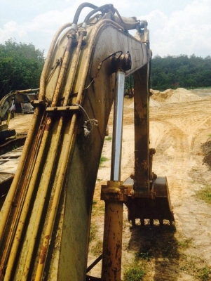 ขายรถแบคโฮ KOMATSU PC 200-2 พร้อมใช้งาน สนใจโทร 081-970-1072