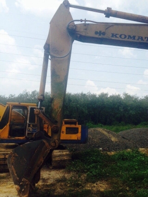 ขายรถแบคโฮ KOMATSU PC 200-2 พร้อมใช้งาน สนใจโทร 081-970-1072 ขายรถแบคโฮ KOMATSU PC 200-2 พร้อมใช้งาน สนใจโทร 081-970-1072