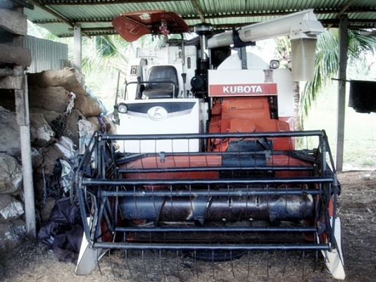 ฝากขายครับรถเกี่ยวข้าวคูโบต้า DC68พร้อมเทรลเลอร์