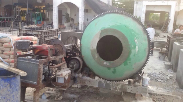 ขายโม่ผสมคอนกรีตใช้เครื่องยนต์ สภาพพร้อมใช้งานมี 2 เครื่องค่ะ