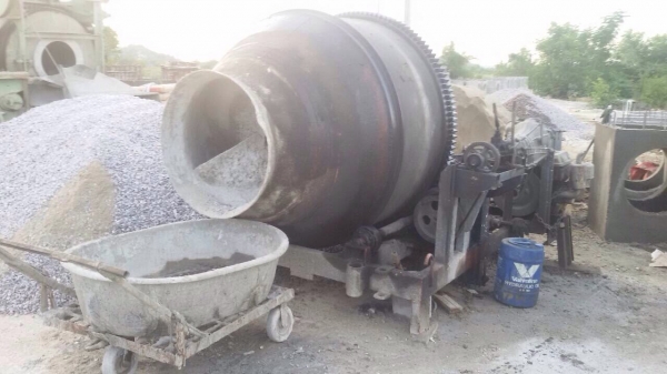 ขายโม่ผสมคอนกรีตใช้เครื่องยนต์ สภาพพร้อมใช้งานมี 2 เครื่องค่ะ