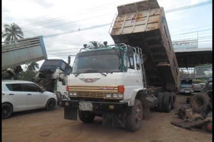 สิบล้อ ดั้ม ซูโม่