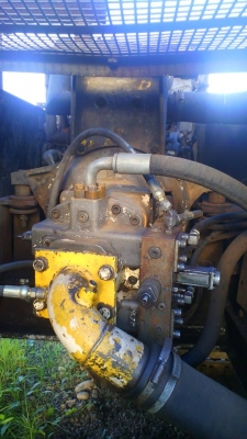 รถแบคโฮ SUMITOMO LS2800 F2 รถสวย มีทะเบียนครบ โซ่ใหม่ทั้งสองข้าง.