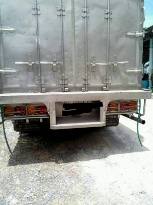 ขายรถบรรทุก 10 ล้อตู้เปียก ISUZU DECA 195 แรงม้าปี 2542 ราคา 950000